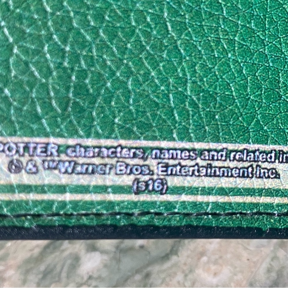 Harry Potter Buckle-Down Green Slytherin Crest Wallet - Picture 4 of 5